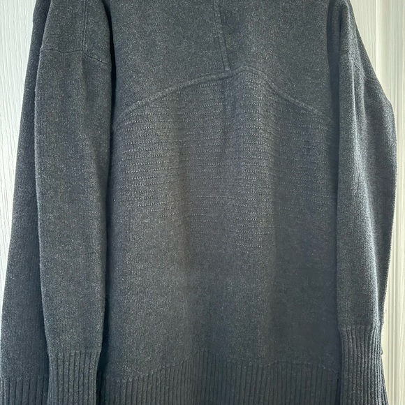 Xs Lululemon Still Lotus Wrap *Reversible - Picture 2 of 5